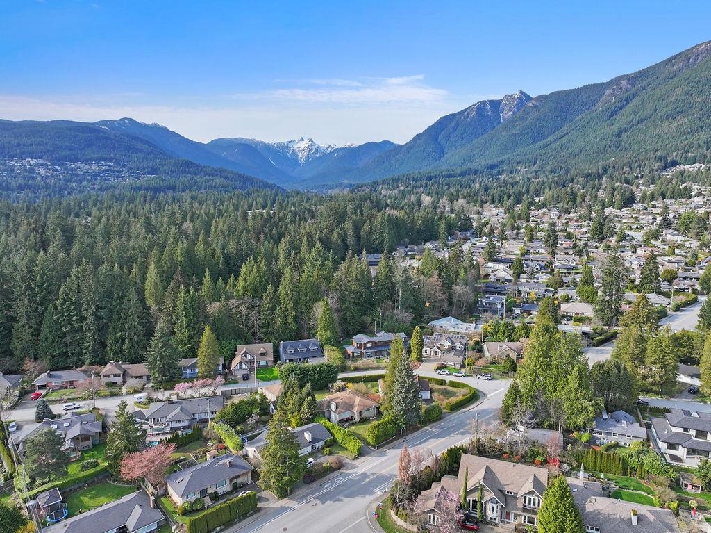 Loft / Bonus Room Photo of 3955 Highland Boulevard, North Vancouver, BC