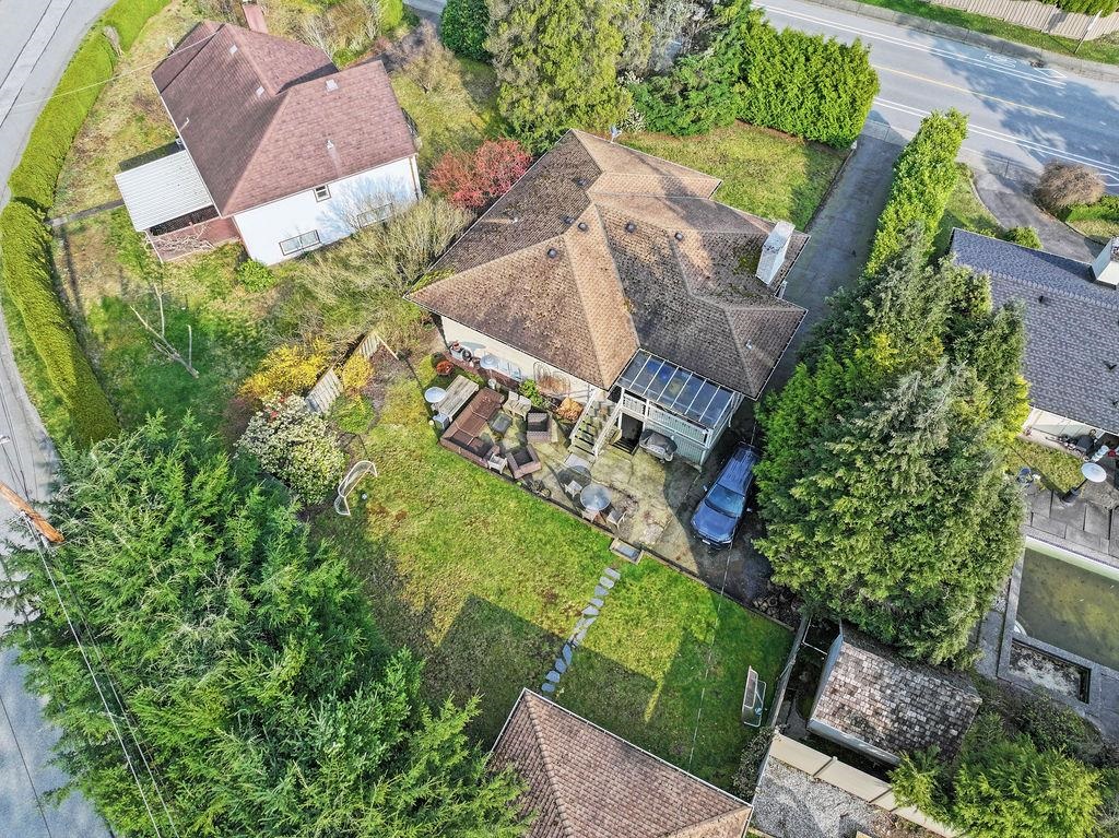 Powder Room Photo of 3955 Highland Boulevard, North Vancouver, BC