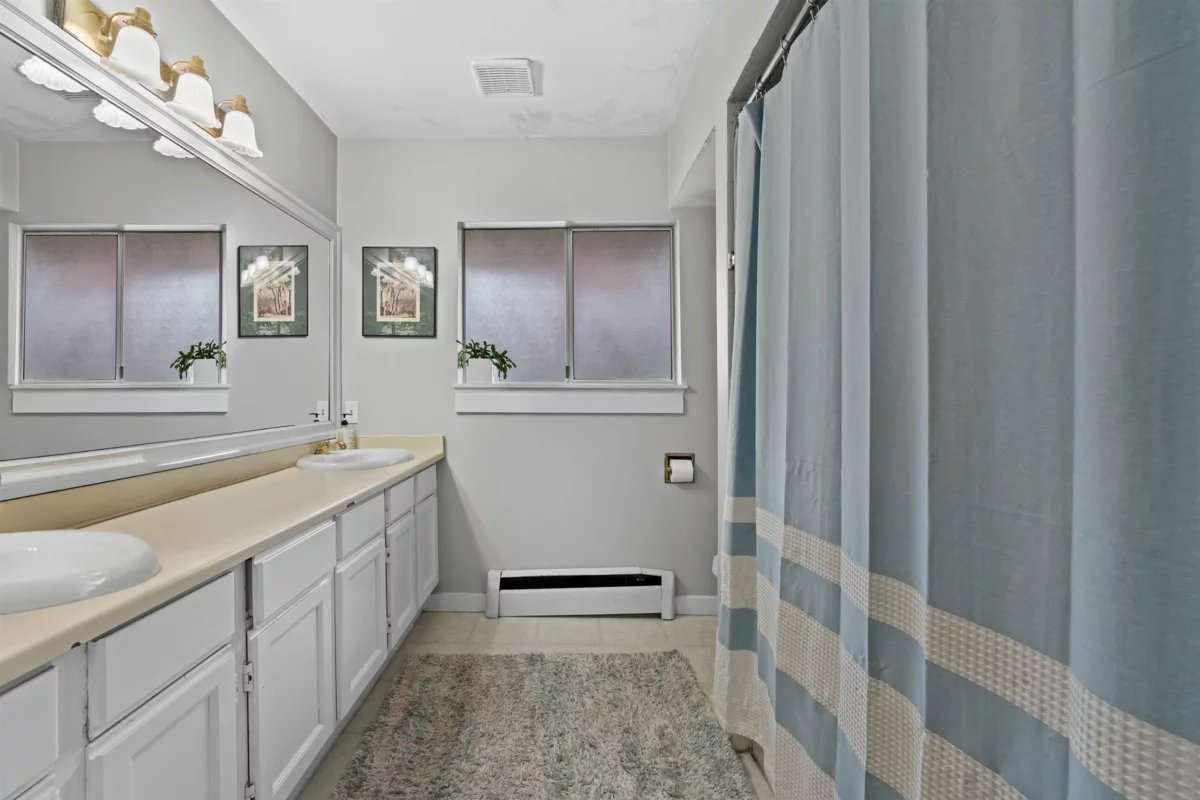 Primary Bedroom Photo of 3955 Highland Boulevard, North Vancouver, BC