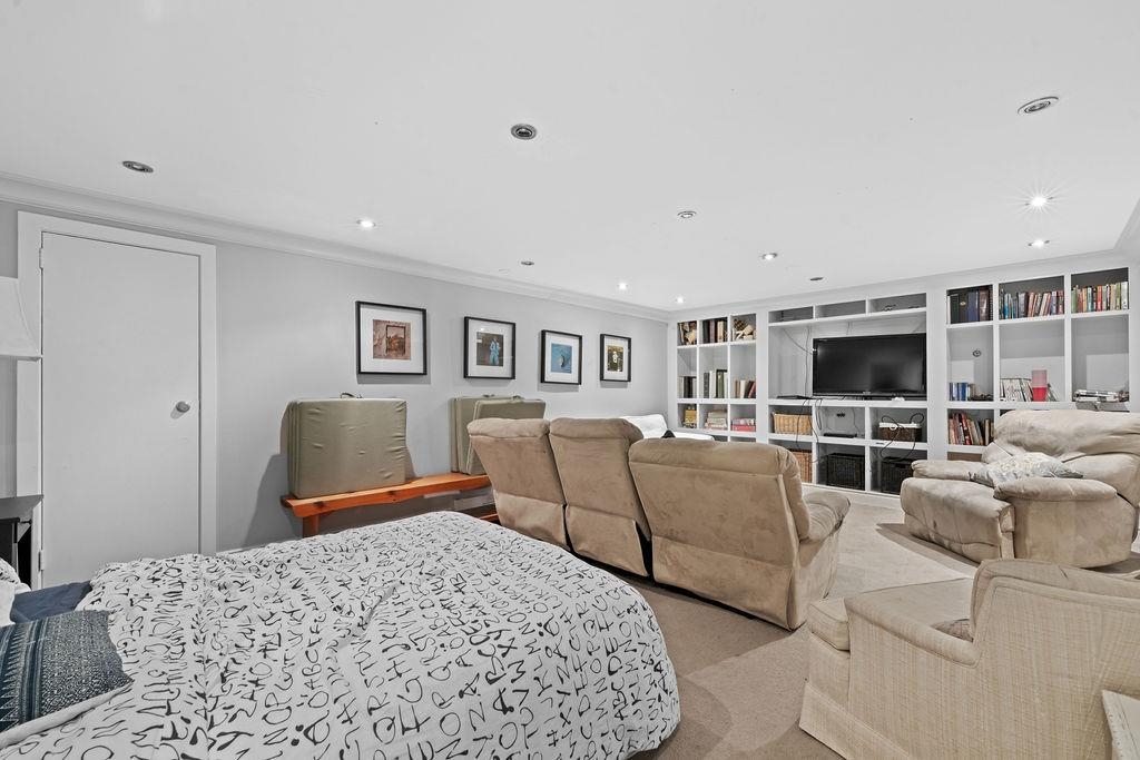 Walk-In Closet Photo of 3955 Highland Boulevard, North Vancouver, BC