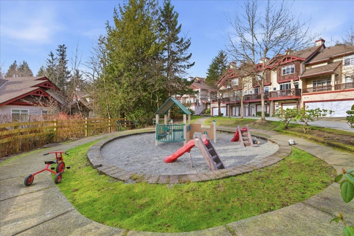 Garden / Landscaping Photo of 21 15 Forest Park Way, Port Moody, BC