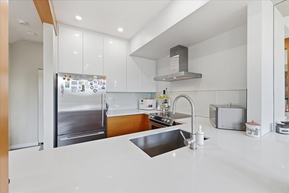Kitchen Island Photo of 21 15 Forest Park Way, Port Moody, BC