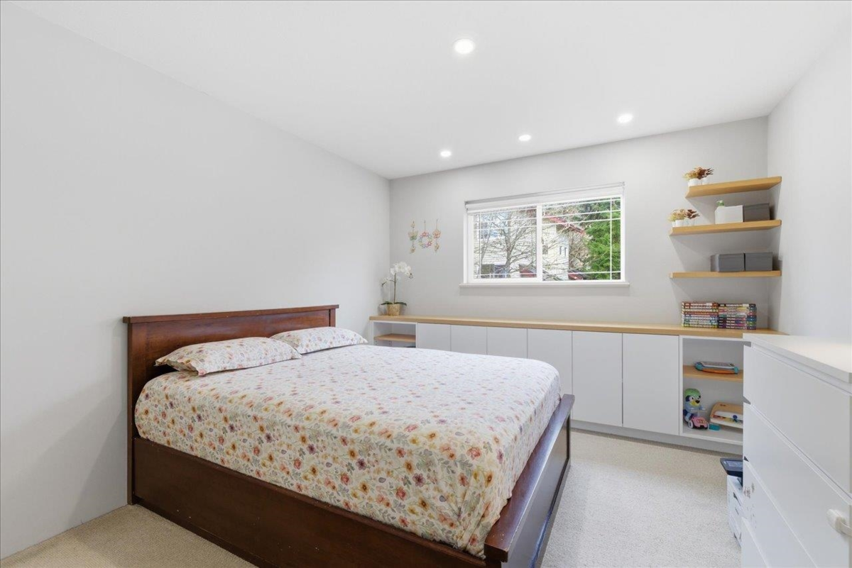 Powder Room Photo of 21 15 Forest Park Way, Port Moody, BC