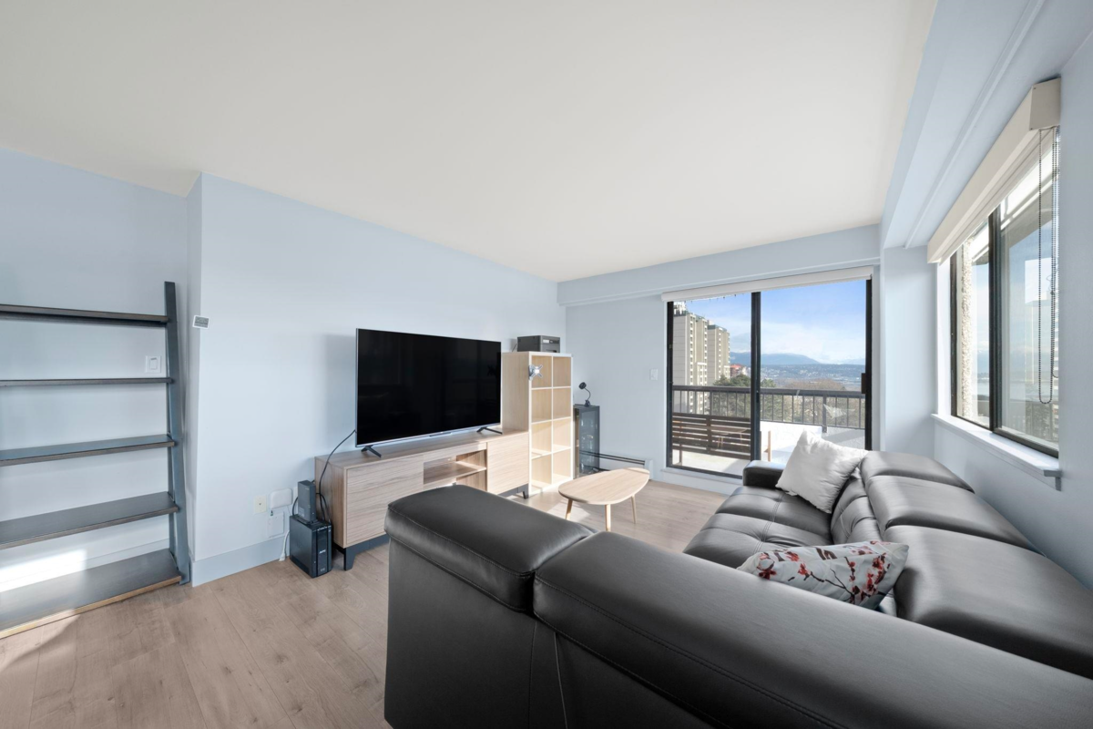 Kitchen Photo of 1002 209 Carnarvon Street, New Westminster, BC