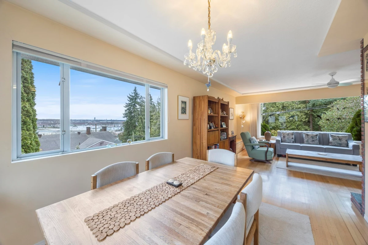 Breakfast Nook Photo of 8608 Buller Avenue, Burnaby, BC