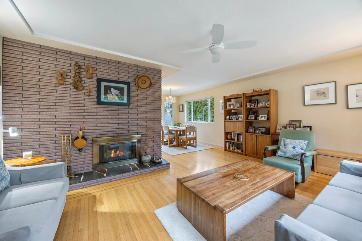 Dining Area Photo of 8608 Buller Avenue, Burnaby, BC