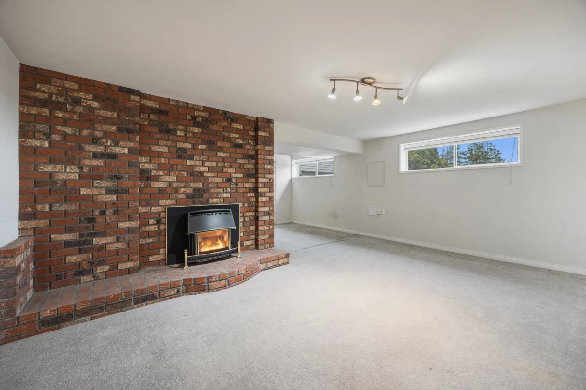 Entry Foyer Photo of 8608 Buller Avenue, Burnaby, BC
