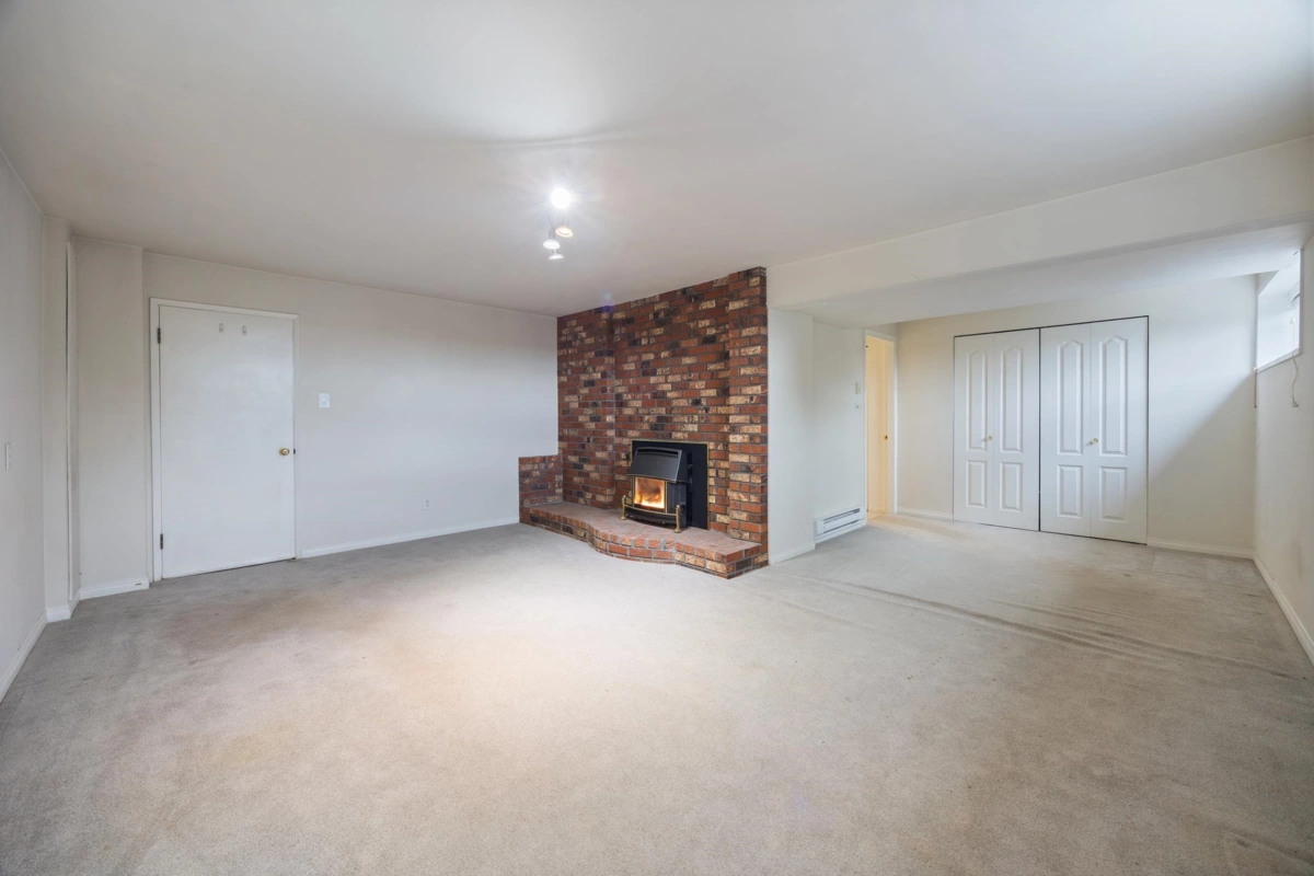 Hallway Photo of 8608 Buller Avenue, Burnaby, BC