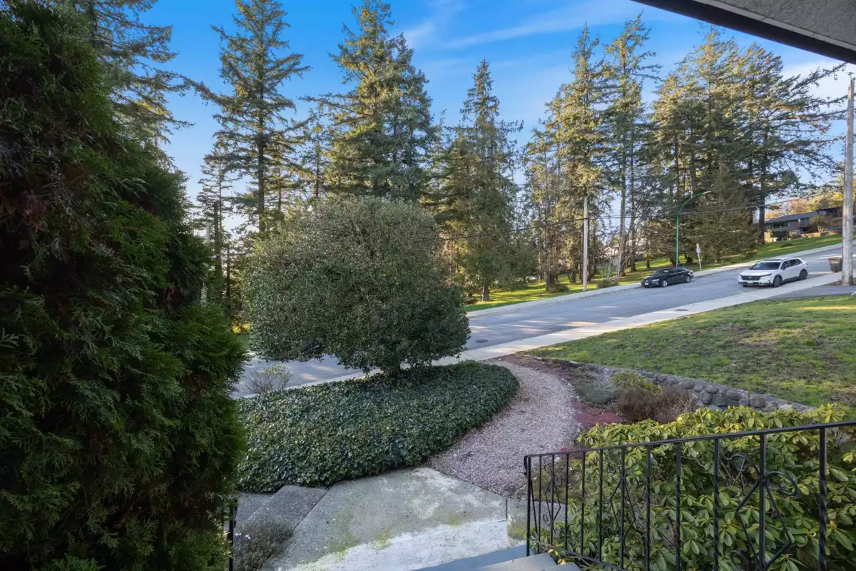 Hot Tub / Spa Photo of 8608 Buller Avenue, Burnaby, BC