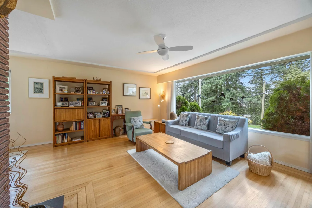 Walk-In Closet Photo of 8608 Buller Avenue, Burnaby, BC