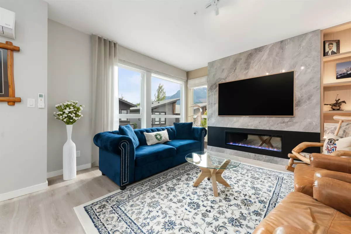Kitchen Island Photo of 41204 Highline Place, Squamish, BC