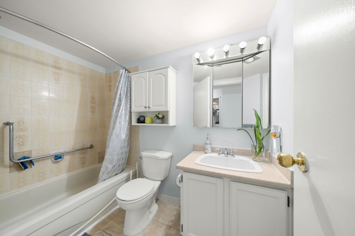 Bedroom 4 Photo of 301 11881 88 Avenue, Delta, BC