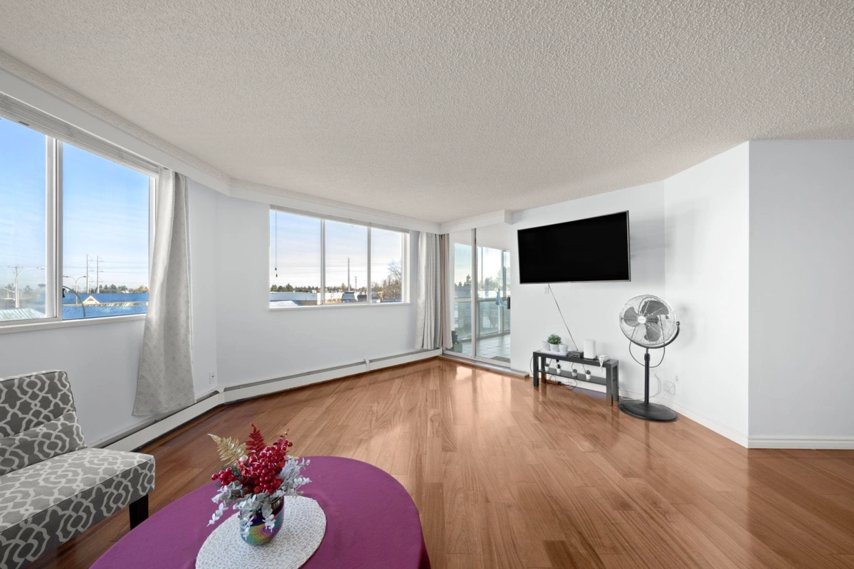 Dining Area Photo of 301 11881 88 Avenue, Delta, BC