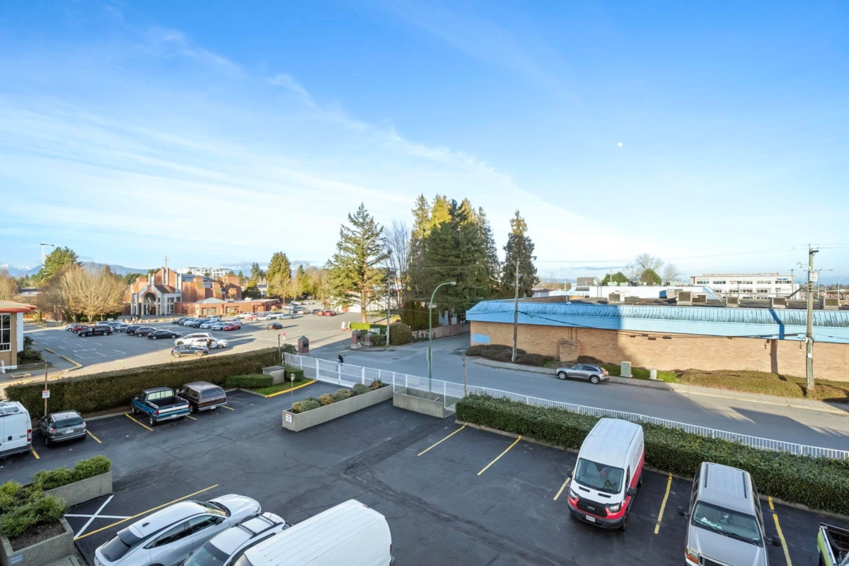 Entry Foyer Photo of 301 11881 88 Avenue, Delta, BC