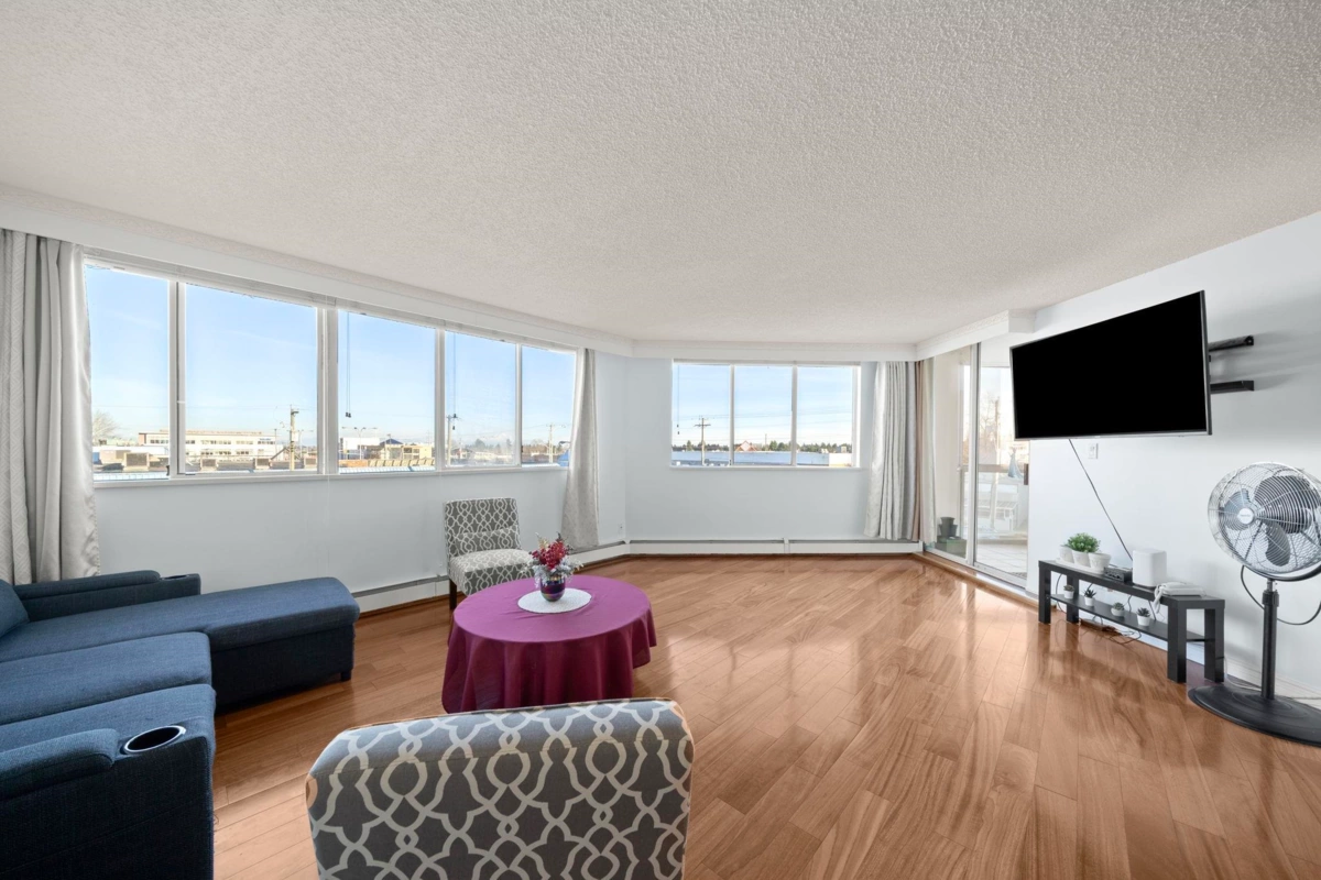 Family Room Photo of 301 11881 88 Avenue, Delta, BC