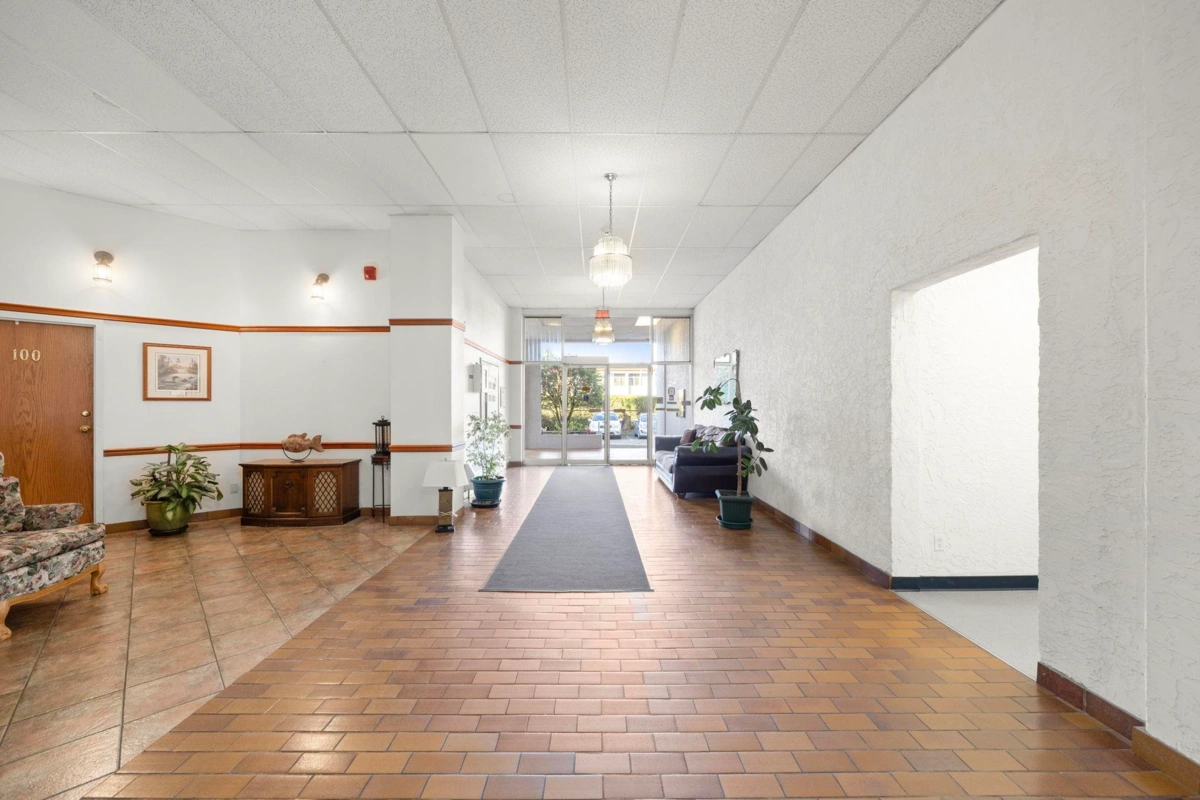 Hallway Photo of 301 11881 88 Avenue, Delta, BC