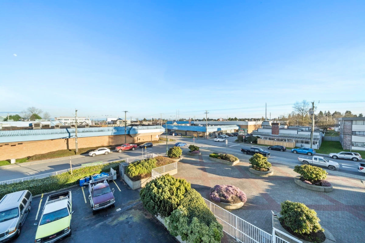 Laundry Room Photo of 301 11881 88 Avenue, Delta, BC