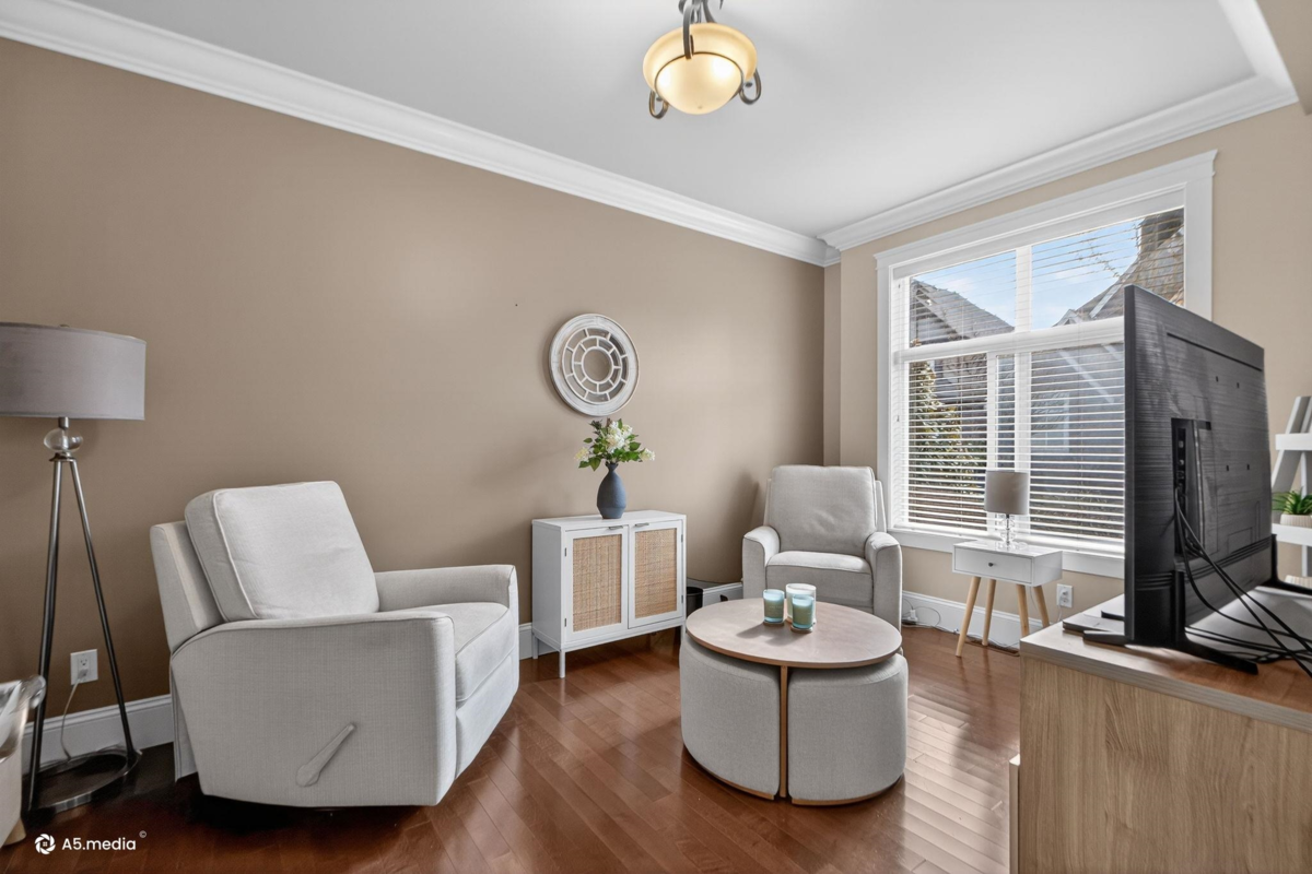 Dining Area Photo of 16309 25 Avenue, Surrey, BC