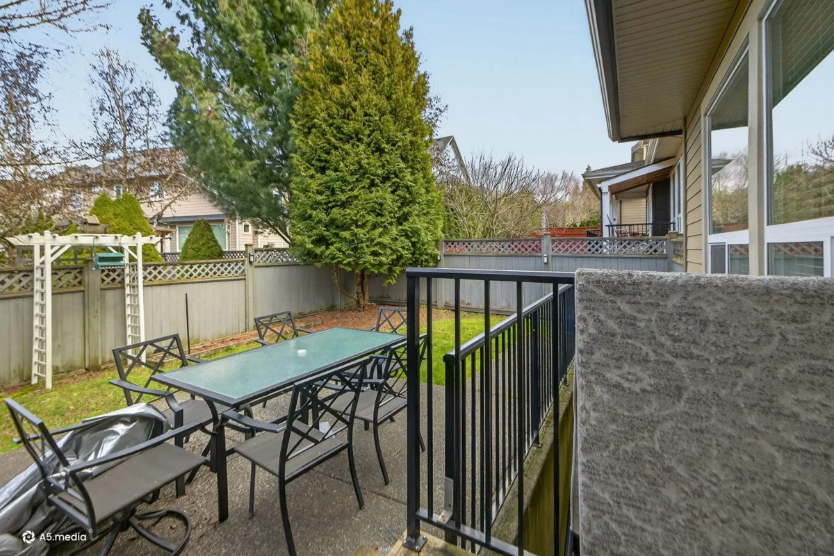 Front Yard Photo of 16309 25 Avenue, Surrey, BC