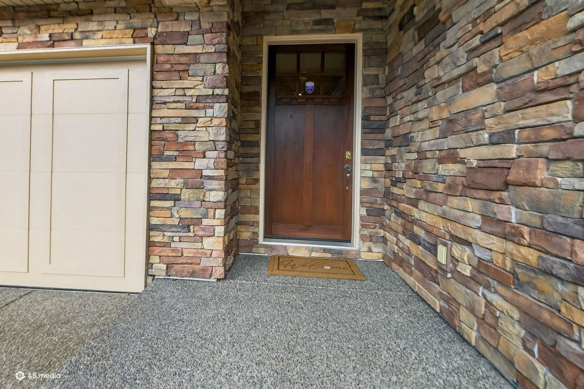 Living Room Photo of 16309 25 Avenue, Surrey, BC