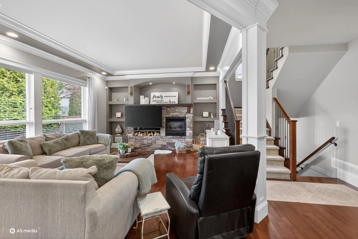 Walk-In Closet Photo of 16309 25 Avenue, Surrey, BC