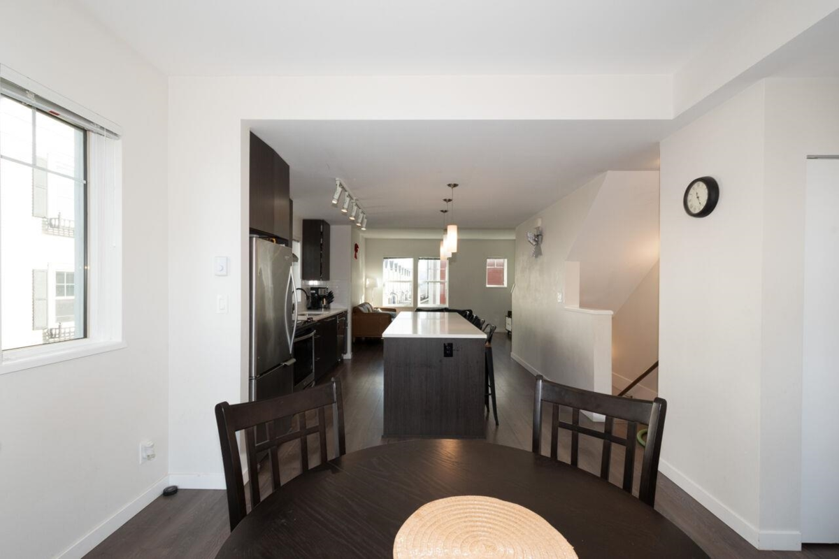 Basement Recreation Room Photo of 142 32633 Simon Avenue, Abbotsford, BC