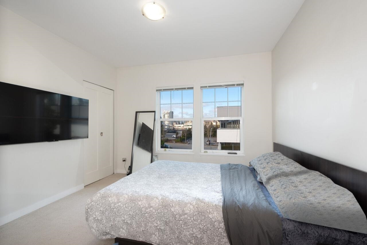 Entry Foyer Photo of 142 32633 Simon Avenue, Abbotsford, BC