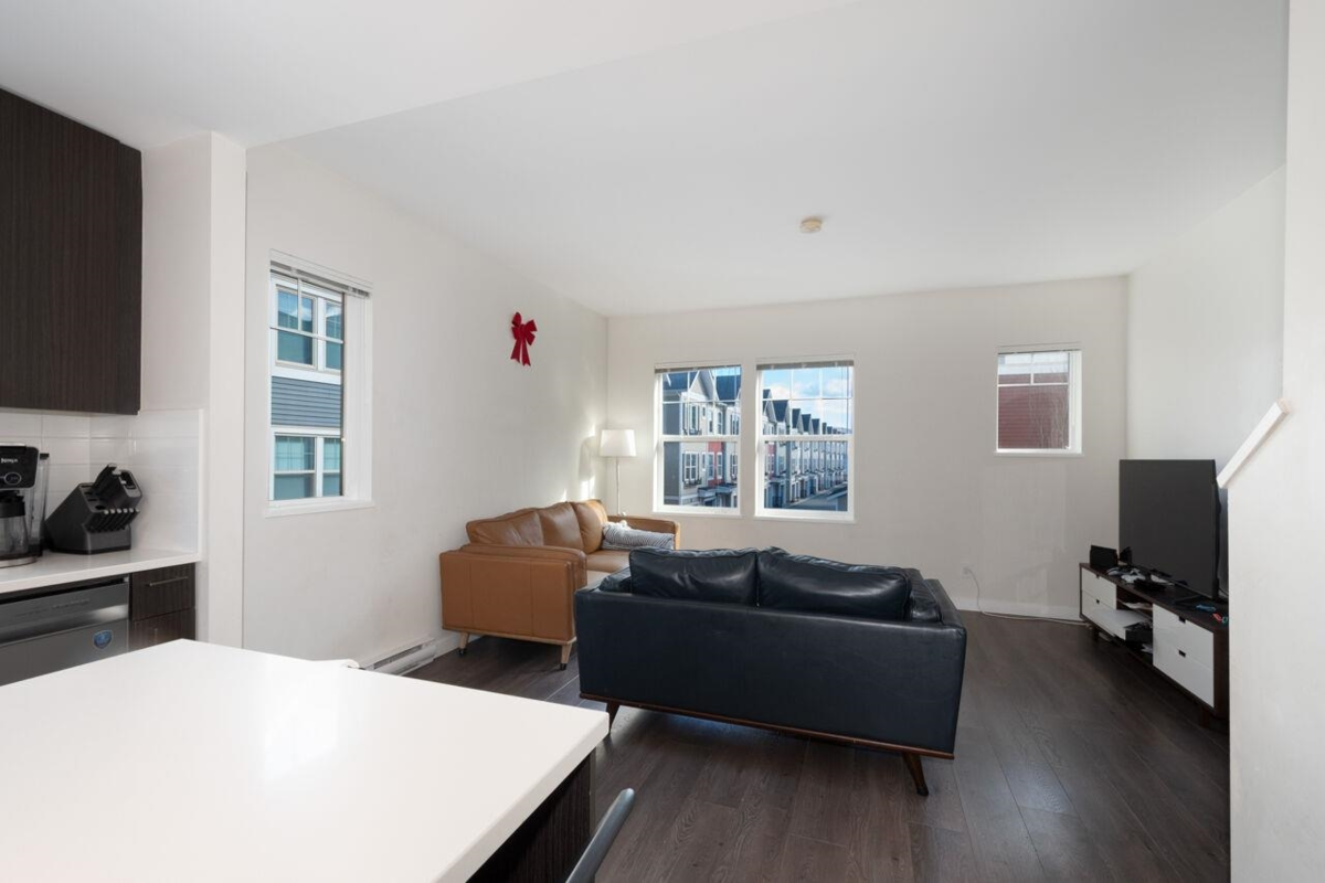 Family Room Photo of 142 32633 Simon Avenue, Abbotsford, BC