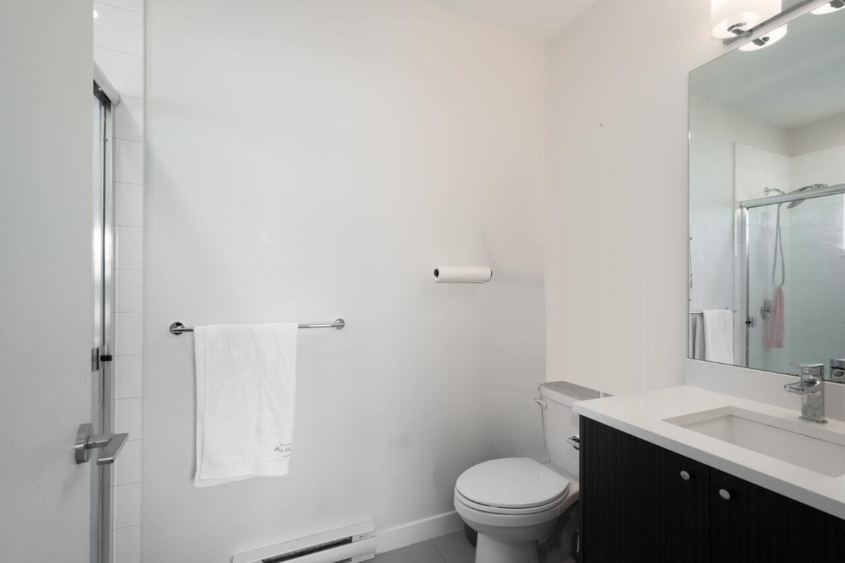 Hallway Photo of 142 32633 Simon Avenue, Abbotsford, BC