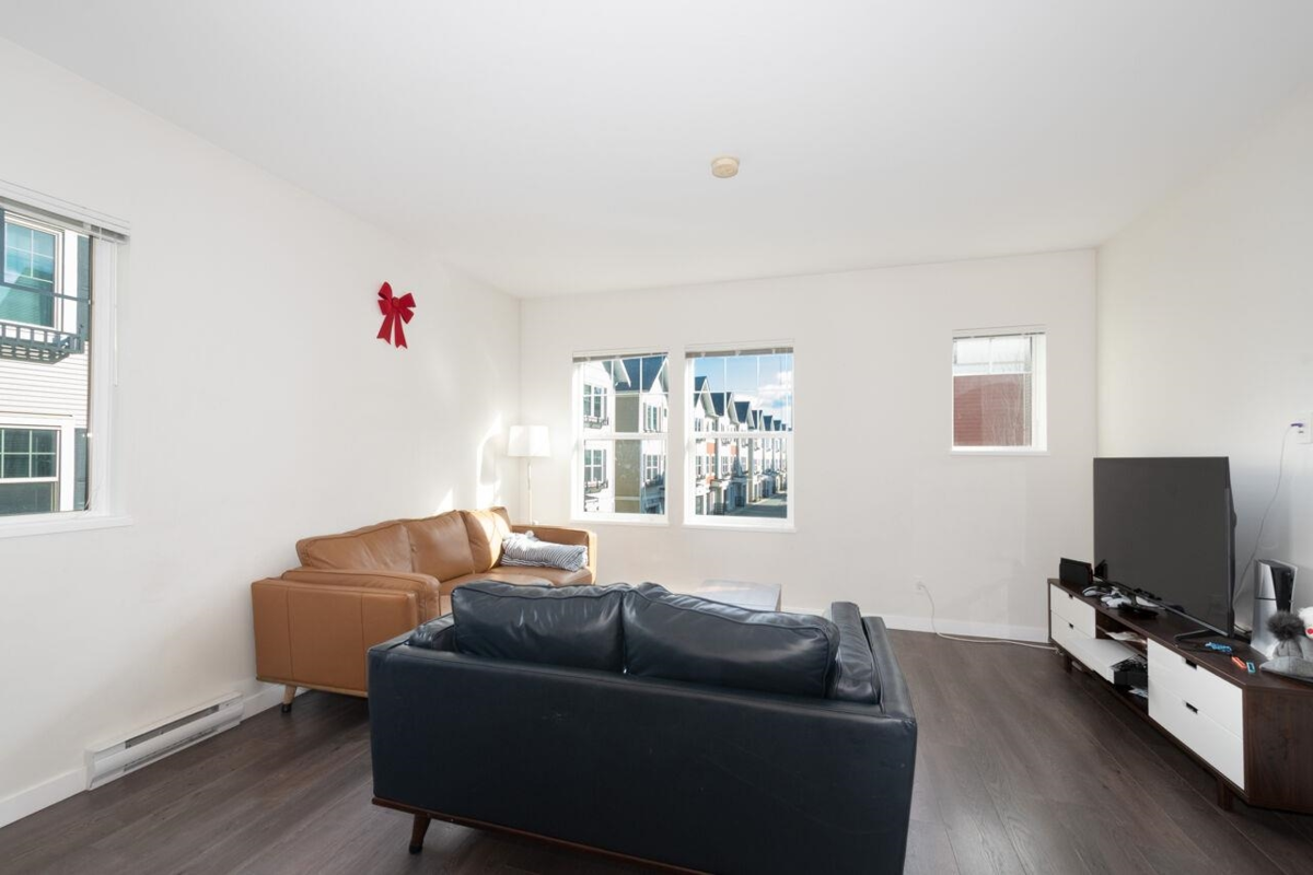 Kitchen Photo of 142 32633 Simon Avenue, Abbotsford, BC