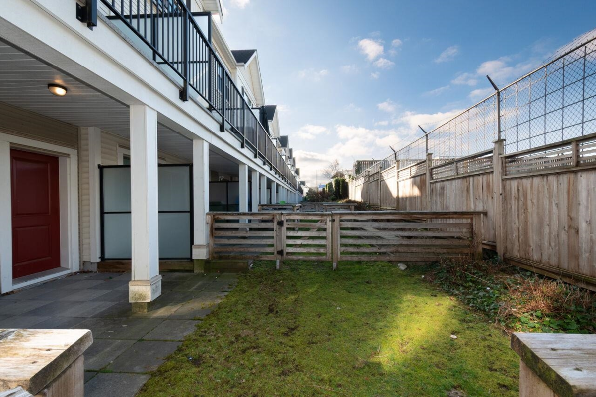 Outdoor Kitchen Photo of 142 32633 Simon Avenue, Abbotsford, BC