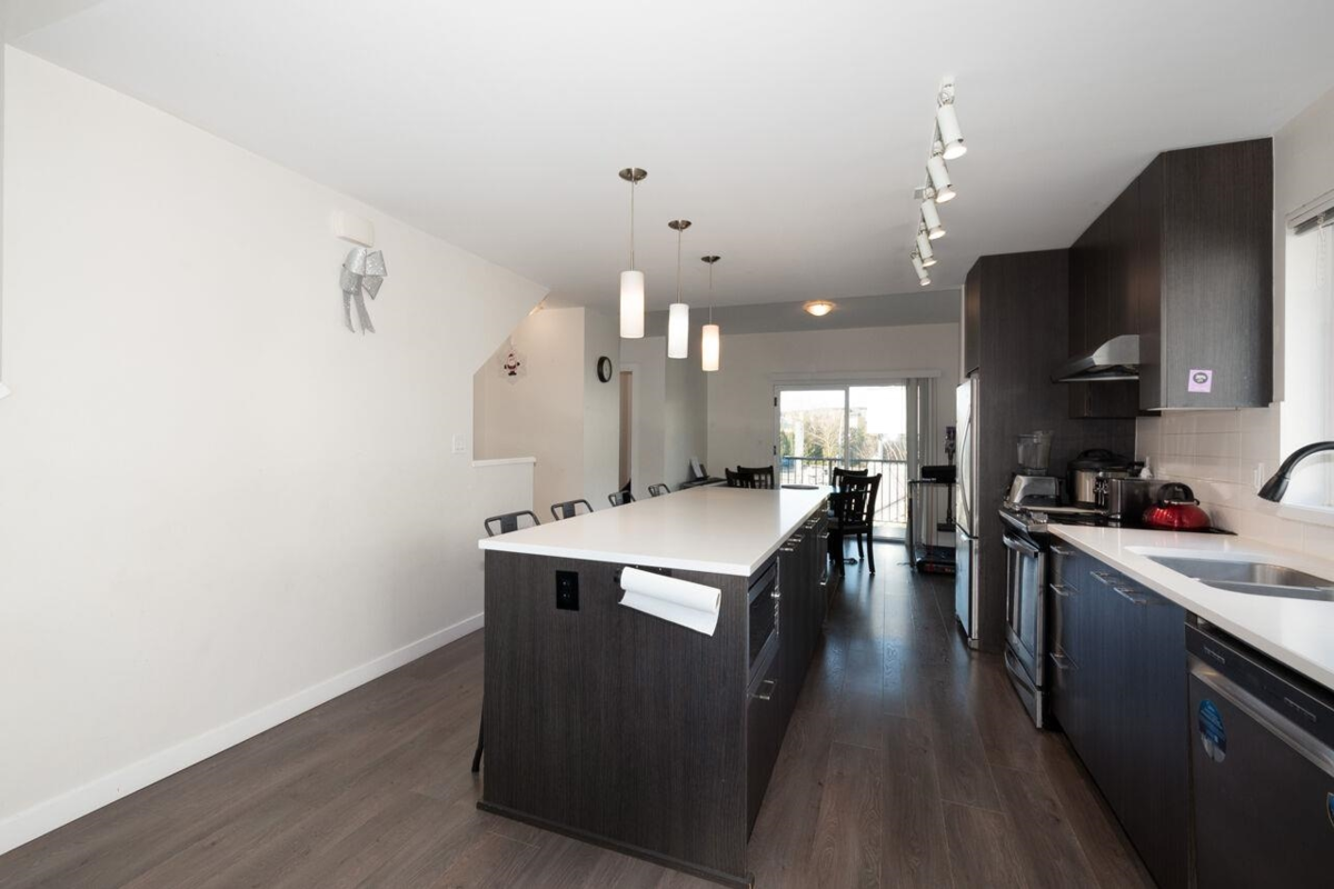 Primary Bedroom Photo of 142 32633 Simon Avenue, Abbotsford, BC