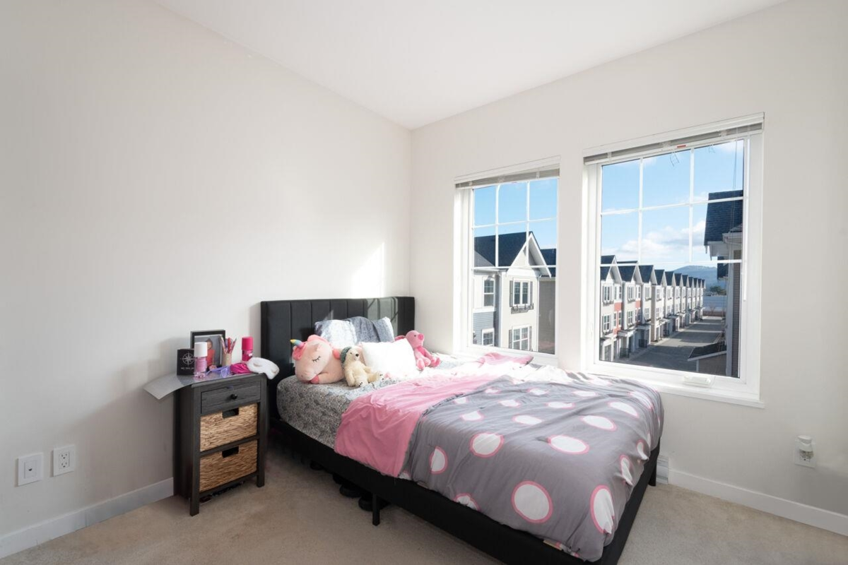 Staircase Photo of 142 32633 Simon Avenue, Abbotsford, BC