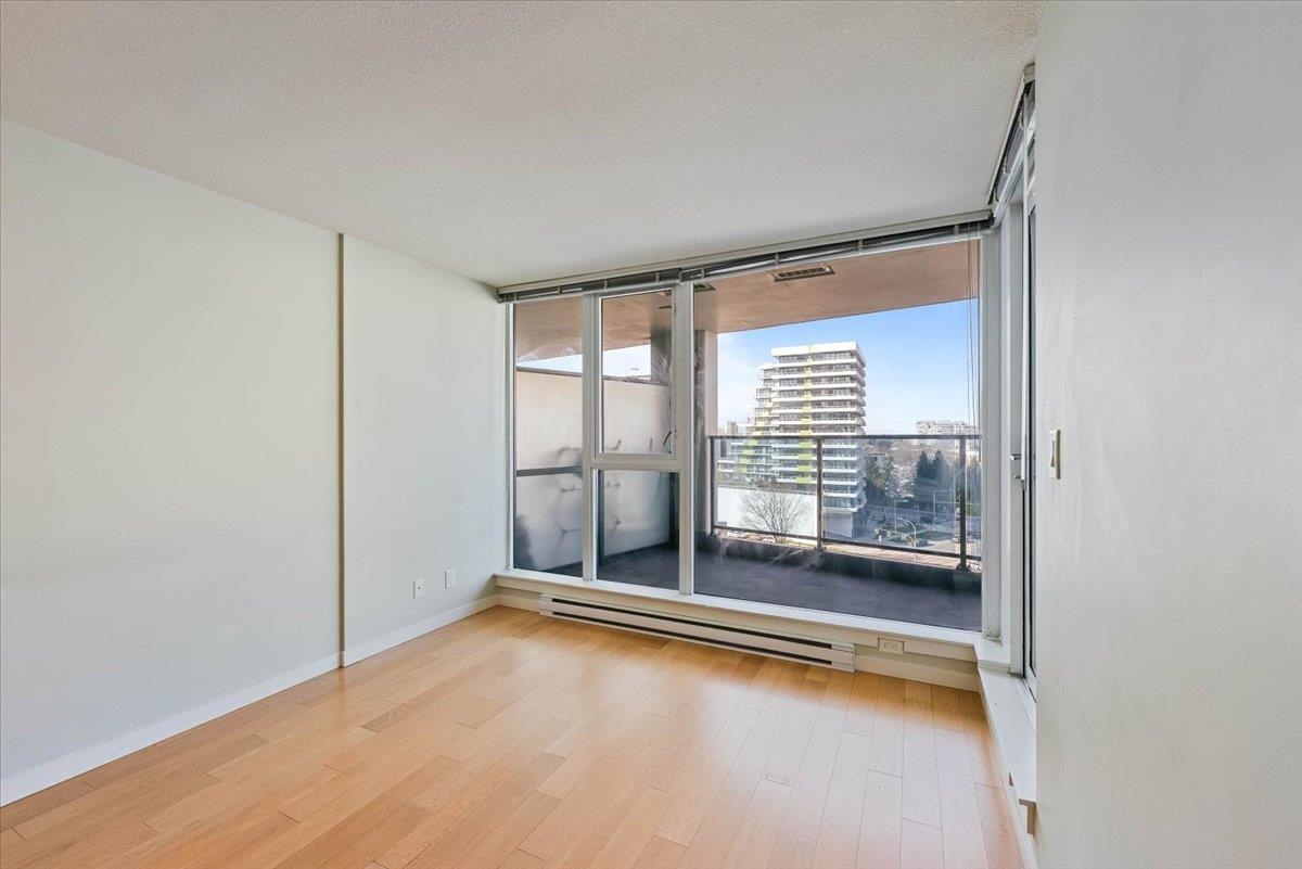 Kitchen Photo of 1005 7117 Elmbridge Way, Richmond, BC