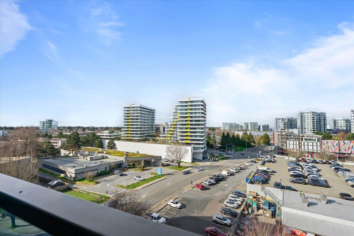 Laundry Room Photo of 1005 7117 Elmbridge Way, Richmond, BC