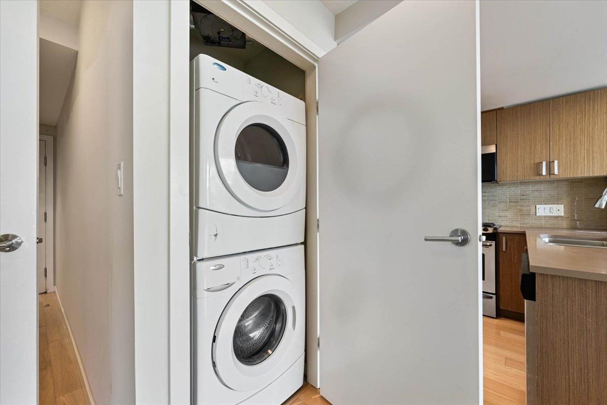 Primary Bathroom Photo of 1005 7117 Elmbridge Way, Richmond, BC