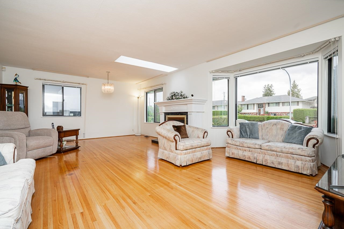 Dining Area Photo of 6546 Dunnedin Street, Burnaby, BC