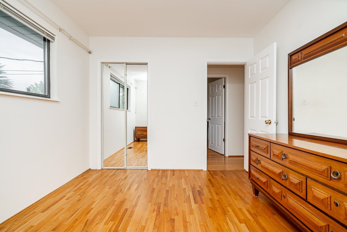 Entry Foyer Photo of 6546 Dunnedin Street, Burnaby, BC