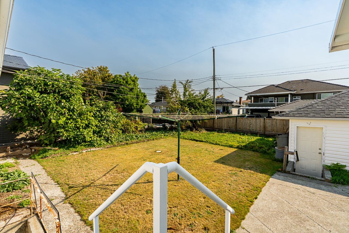Garden / Landscaping Photo of 6546 Dunnedin Street, Burnaby, BC