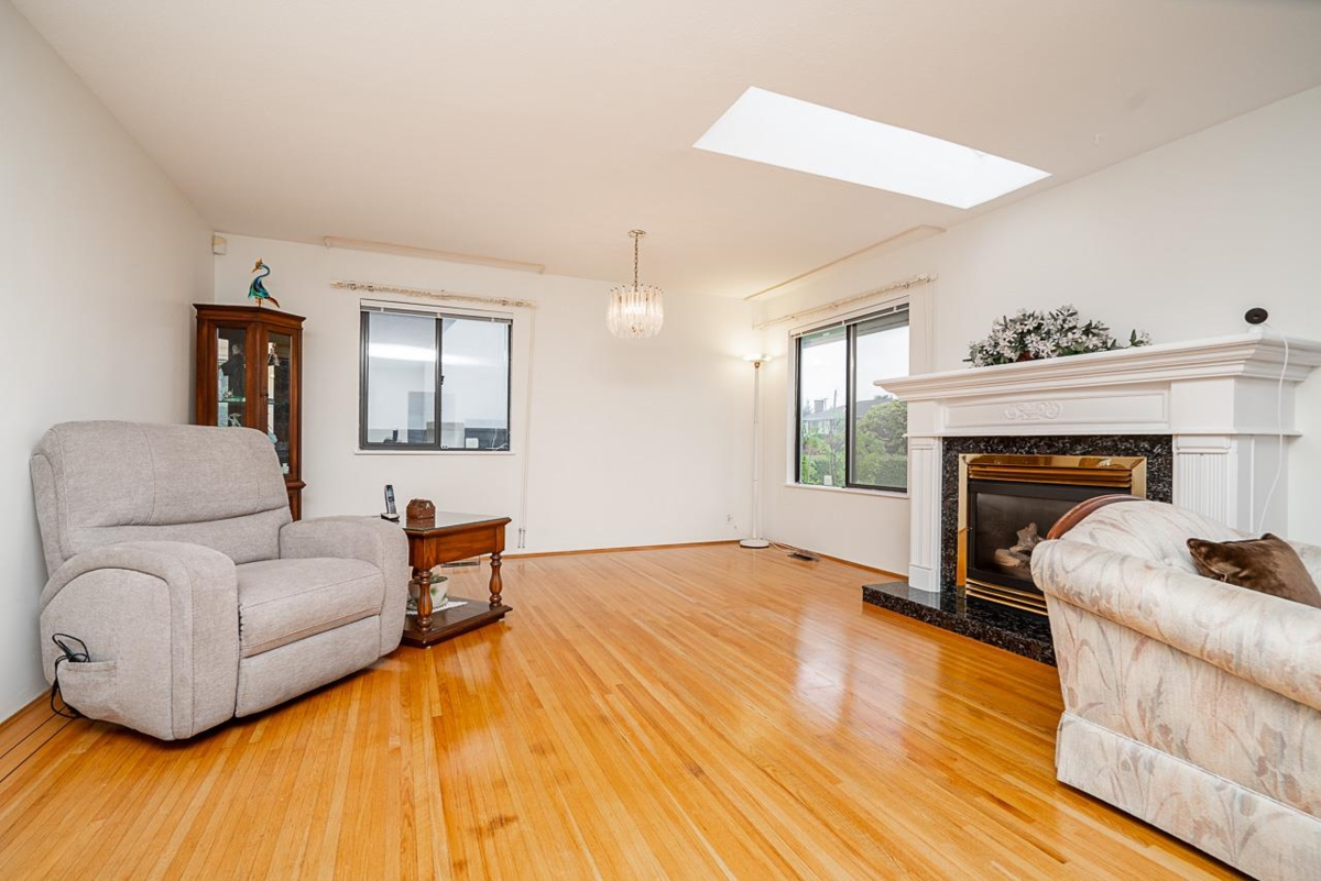 Kitchen Island Photo of 6546 Dunnedin Street, Burnaby, BC