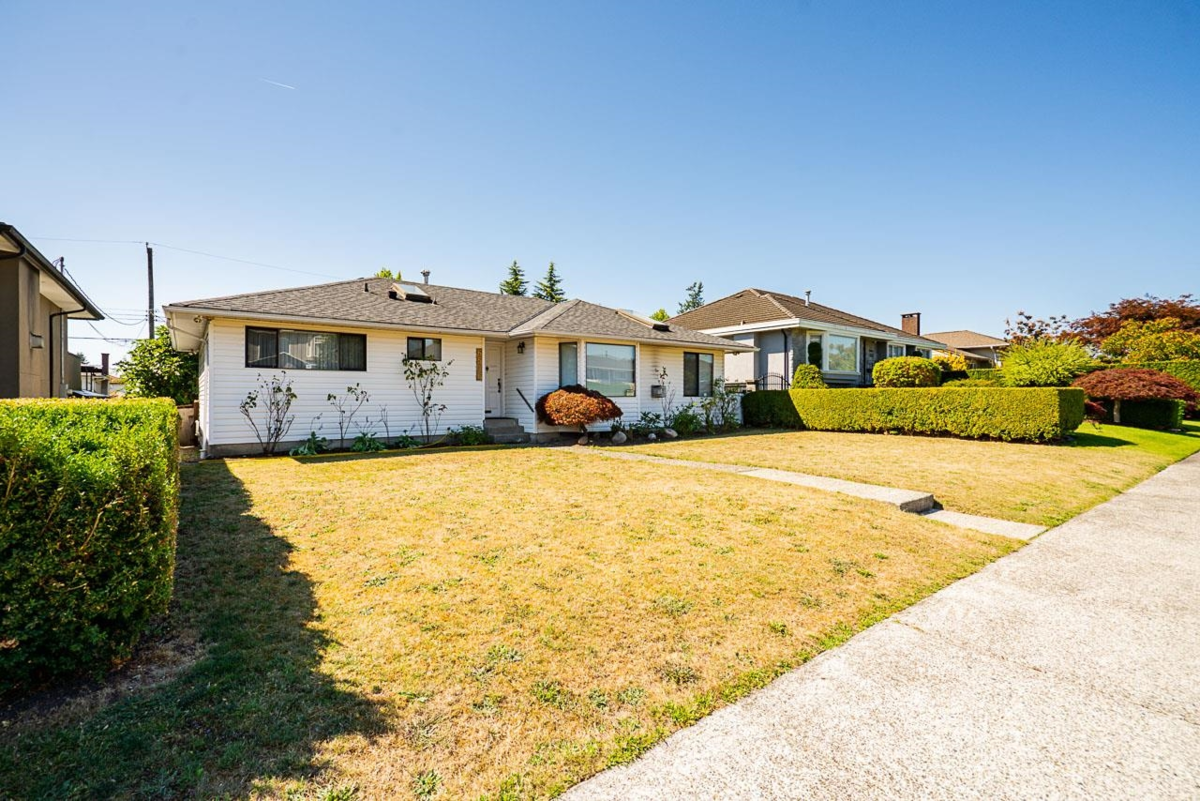 Living Room Photo of 6546 Dunnedin Street, Burnaby, BC
