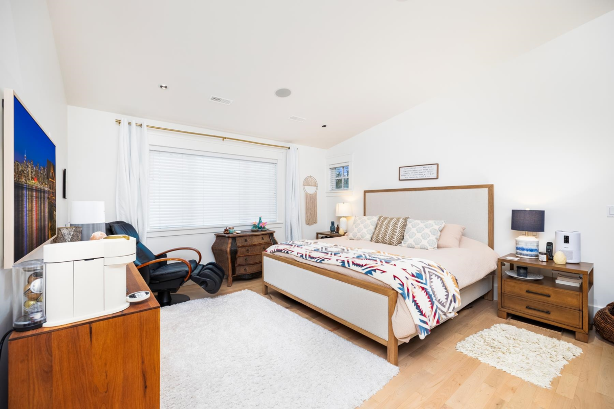 Basement Recreation Room Photo of 1232 Harris Avenue, North Vancouver, BC