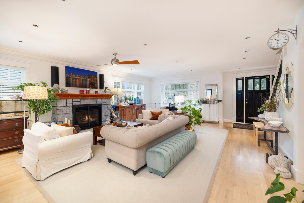 Breakfast Nook Photo of 1232 Harris Avenue, North Vancouver, BC