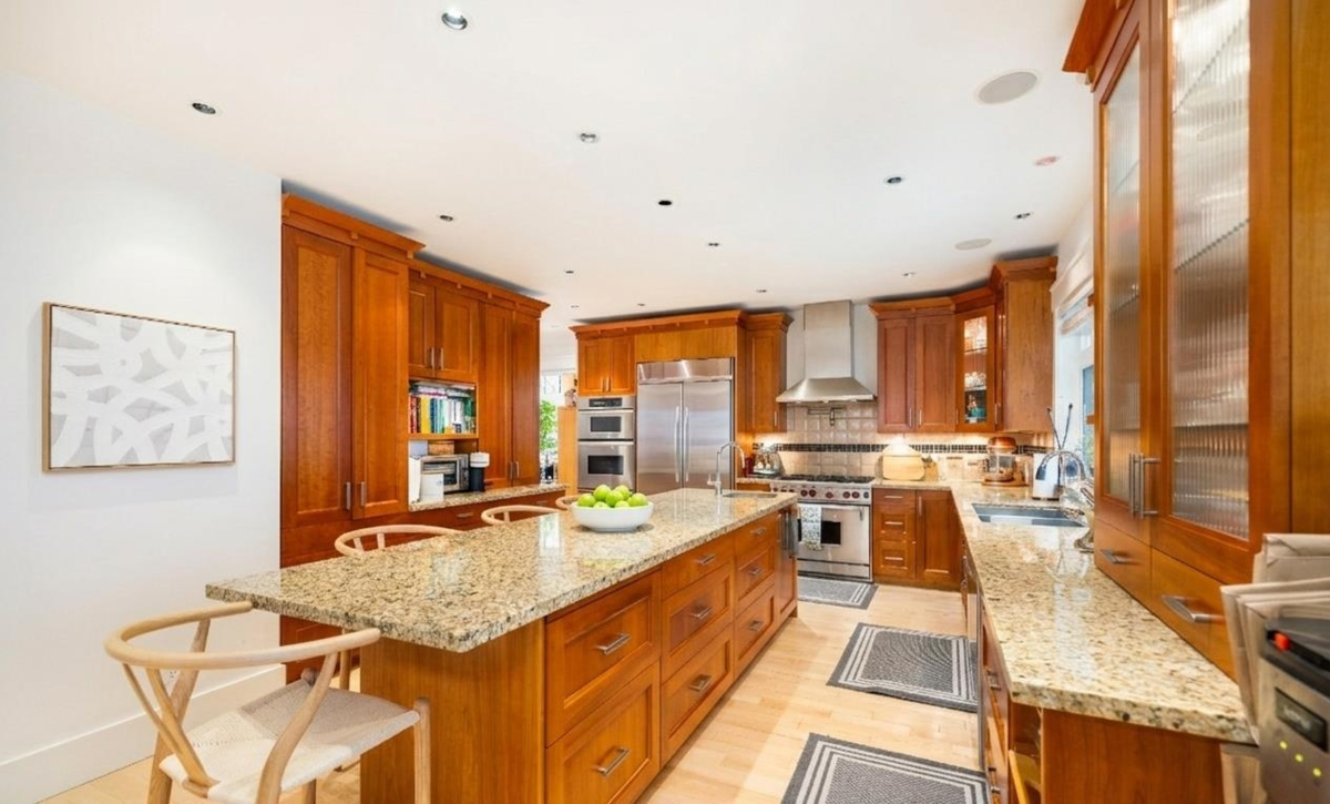 Kitchen Island Photo of 1232 Harris Avenue, North Vancouver, BC