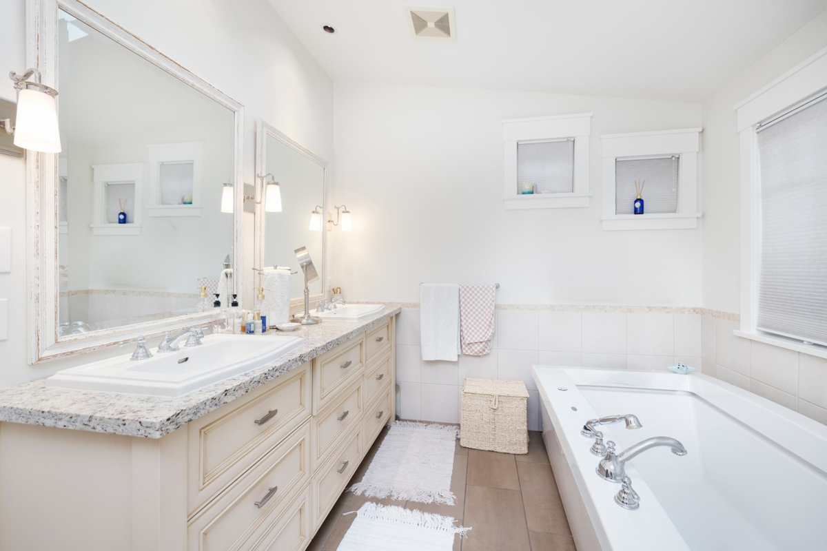 Mudroom Photo of 1232 Harris Avenue, North Vancouver, BC