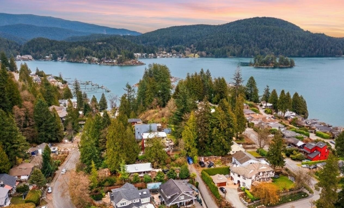 Neighborhood Park Photo Near 1232 Harris Avenue, North Vancouver, BC