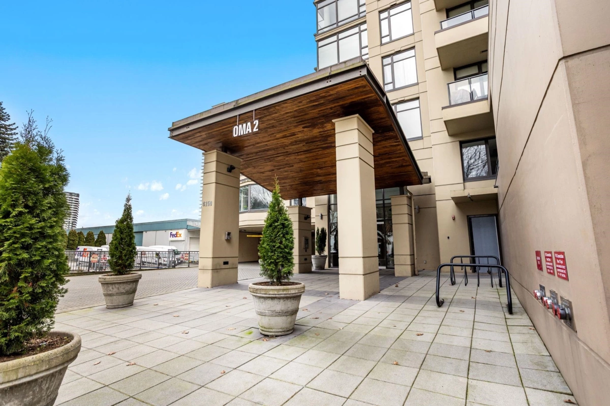 Dining Area Photo of 2203 4250 Dawson Street, Burnaby, BC