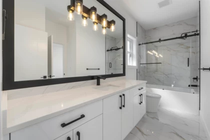 Entry Foyer Photo of 16677 16 Avenue, Surrey, BC