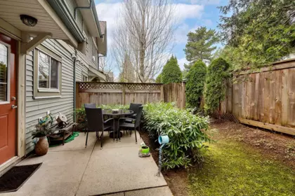 Front Yard Photo of 17 22977 116th Avenue, Maple Ridge, BC