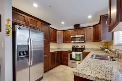 Walk-In Closet Photo of 17 22977 116th Avenue, Maple Ridge, BC